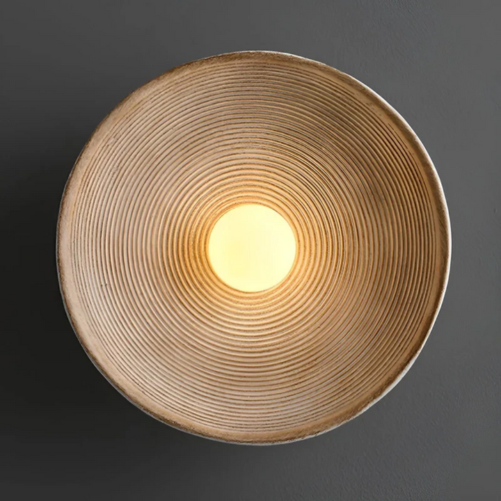 Moderne runde Wandleuchte aus Holz, warmes Licht, dekorative Innenbeleuchtung, braun.