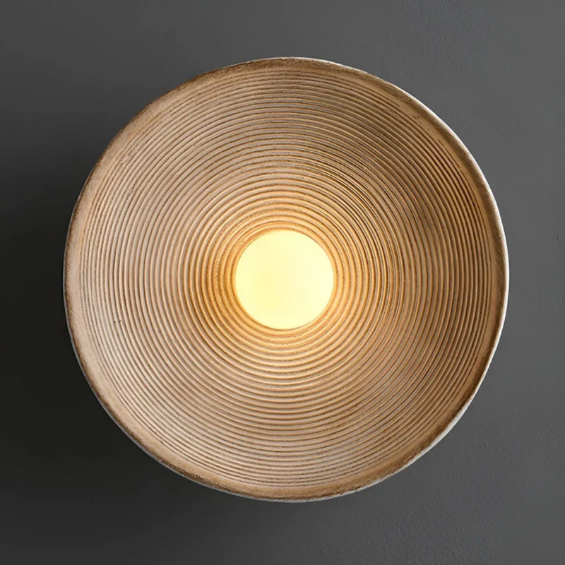 Moderne runde Wandleuchte aus Holz, warmes Licht, dekorative Innenbeleuchtung, braun.