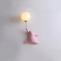 Rosa Bären-Wandleuchte mit Kugel-Lampe, Kinderzimmer-Dekoration, modernes Design.