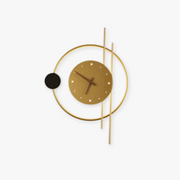 Goldene Wanduhr mit modernem Design, runde Form, minimalistischer Stil, dekorative Uhr.