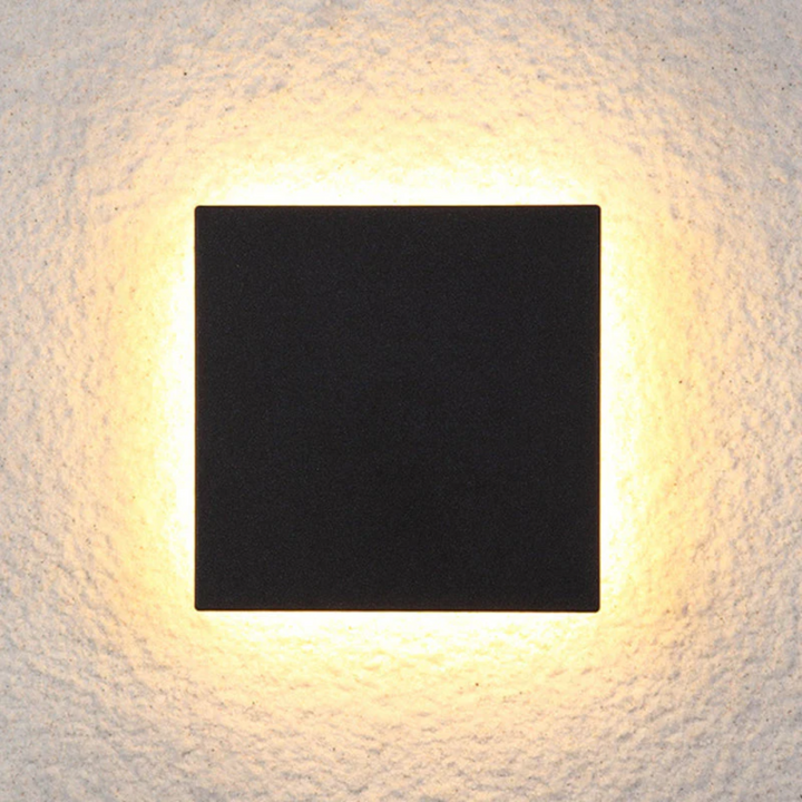 Schwarze LED-Wandleuchte, quadratisch, warmweißes Licht, moderne Innenbeleuchtung.