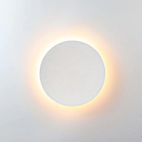 Runde LED-Wandleuchte, warmweißes Licht, modernes Design, energiesparend, Innenbeleuchtung.