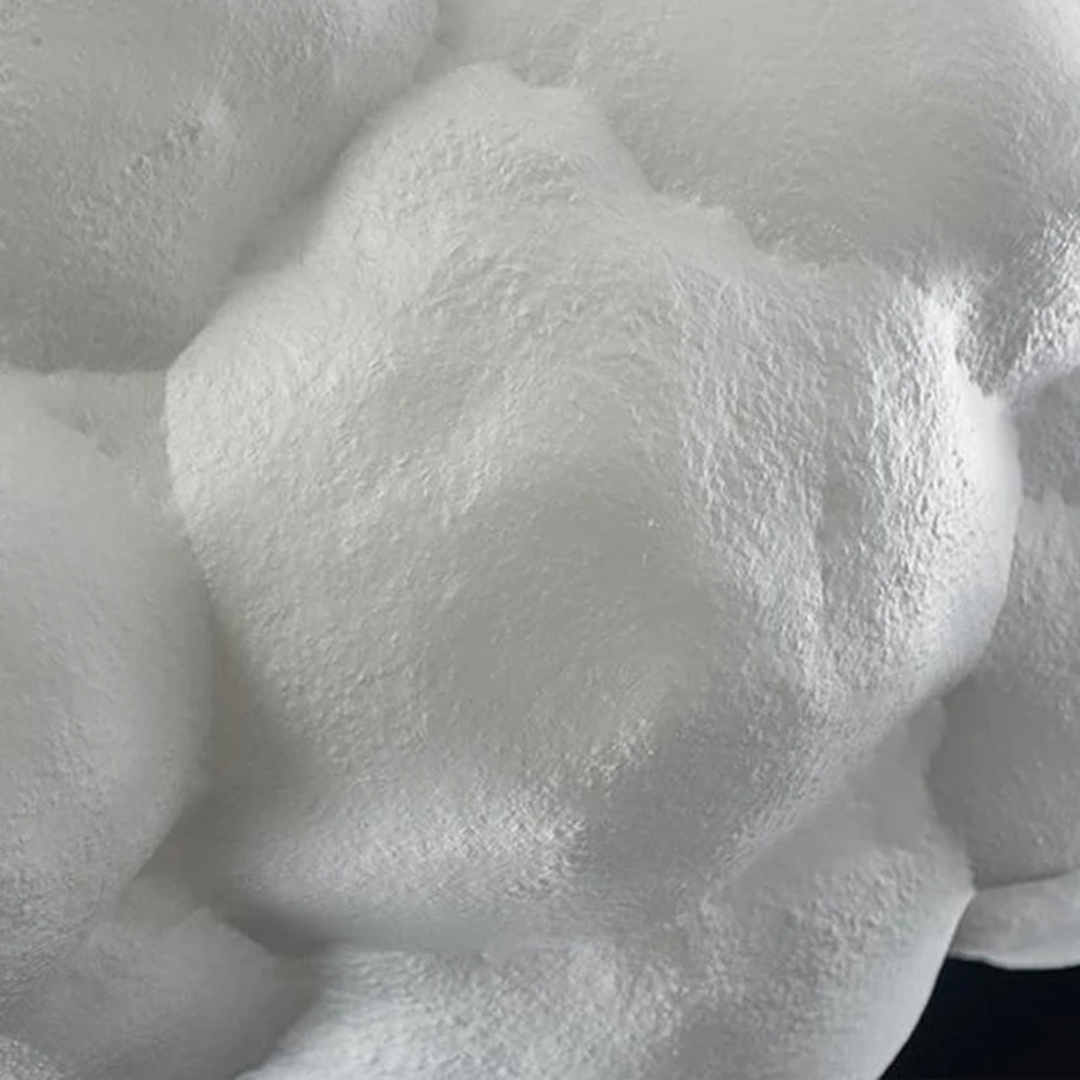 Weiße Schaumstruktur, Nahaufnahme, Textur, Detail, weiche Oberfläche, abstrakt, Hintergrund.