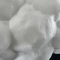 Weiße Schaumstruktur, Nahaufnahme, Textur, Detail, weiche Oberfläche, abstrakt, Hintergrund.