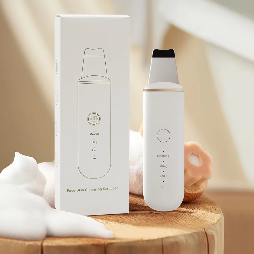 Weißer Gesichtshautreiniger mit Verpackung, Ultraschall-Peeling, Hautpflegegerät.