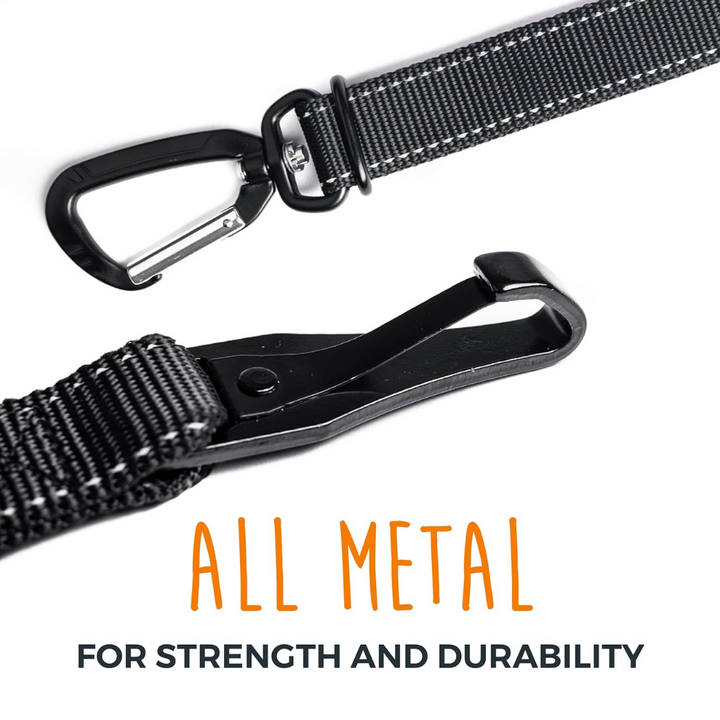 Schwarzer Metallkarabinerhaken mit robustem Nylonband für Stärke und Haltbarkeit.