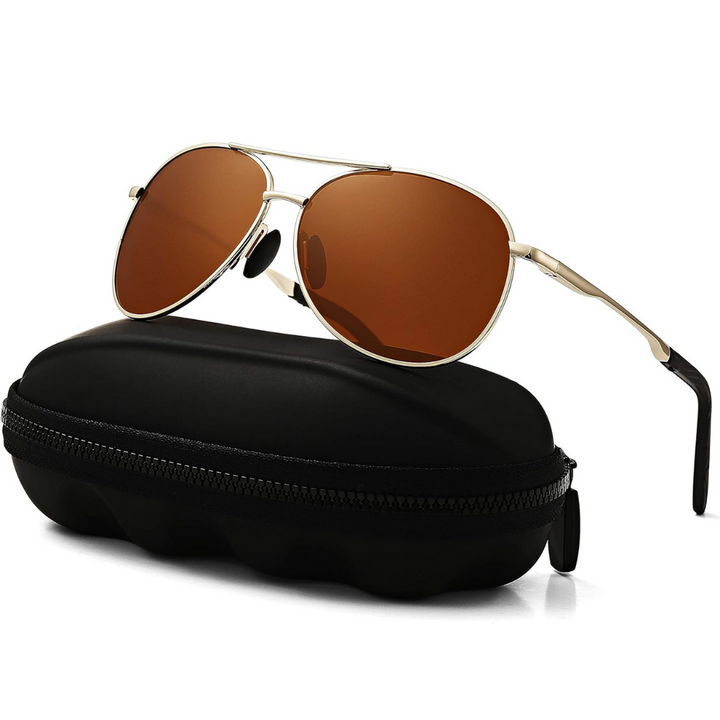 Goldene Aviator-Sonnenbrille mit braunen Gläsern auf schwarzem Etui, modisches Accessoire.