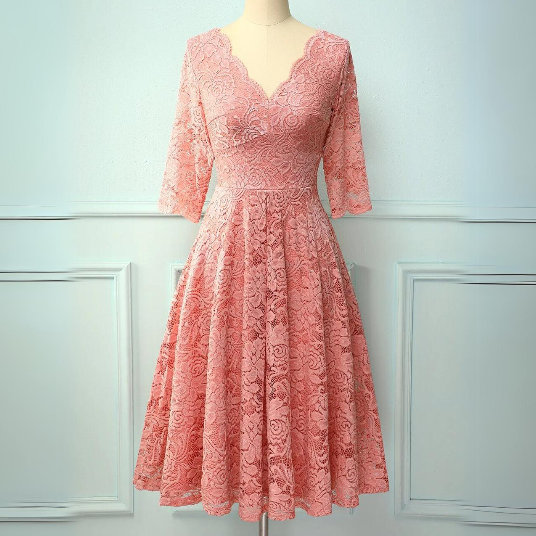 Rosa Spitzenkleid mit V-Ausschnitt, dreiviertel Ärmel, elegantes Design, Damenmode.