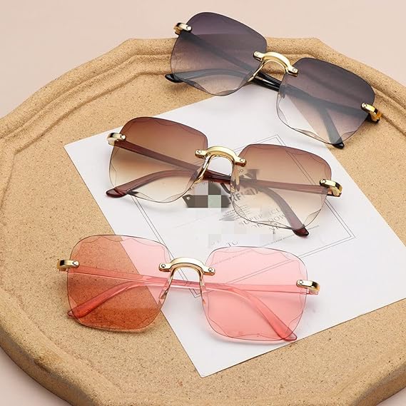 Drei Paar randlose Vintage-Sonnenbrillen, quadratische Gläser, in Rosa, Braun und Schwarz.