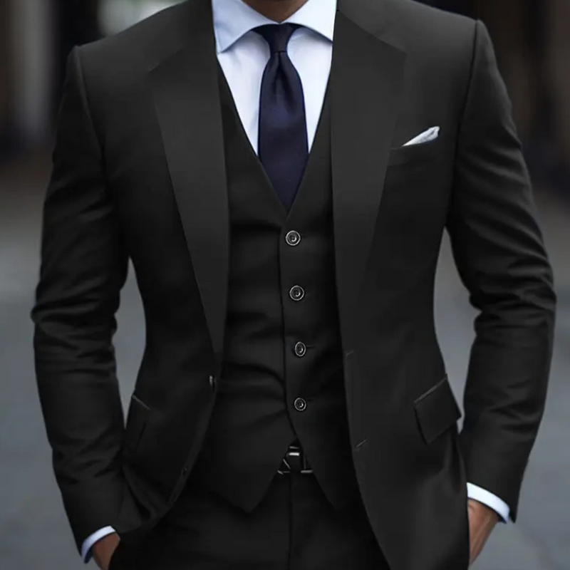 Eleganter schwarzer Anzug mit Weste und blauer Krawatte, Herrenmode, formelle Kleidung.