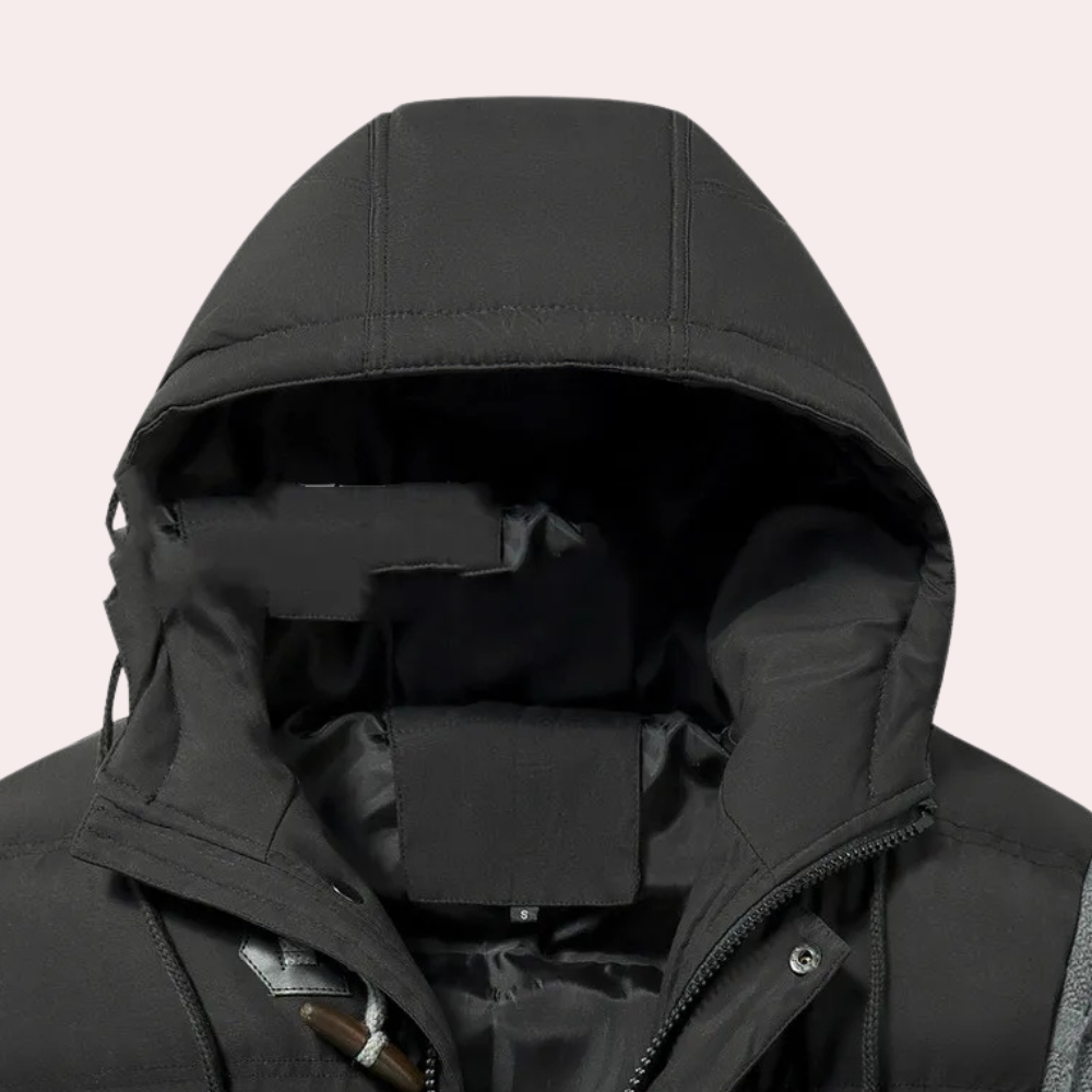 Schwarze Winterjacke mit Kapuze, Reißverschluss, warm gefüttert, Herrenmode, Outdoor-Bekleidung.