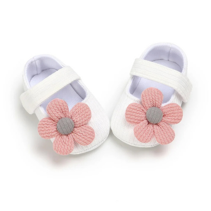 Weiße Babyschuhe mit rosa Blumen, weiches Material, Klettverschluss, Neugeborene, Geschenk.