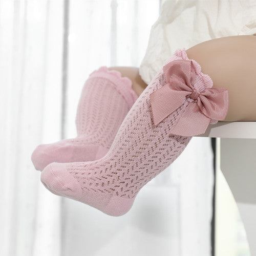 Rosa Baby-Kniestrümpfe mit Schleife, gehäkeltes Design, weiche Baumwolle, Mädchenmode.