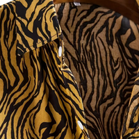 Gelbes Hemd mit Zebramuster, Baumwolle, Knöpfe, modisch, Damenbekleidung, Safari-Stil.