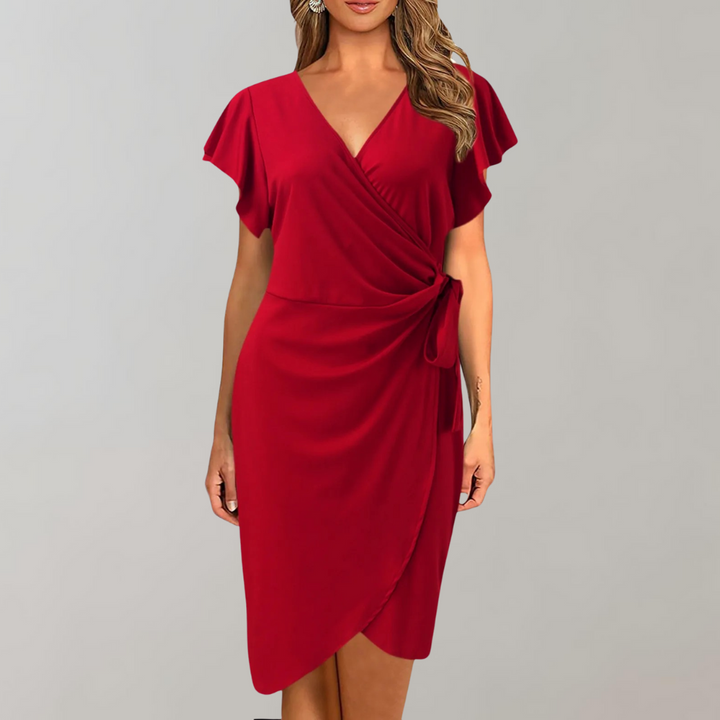 Rotes Damenkleid, V-Ausschnitt, Wickeloptik, kurze Ärmel, elegantes Design, Sommermode.
