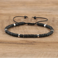 Schwarzes Perlenarmband mit verstellbarem Verschluss, handgefertigt, Unisex-Schmuck.
