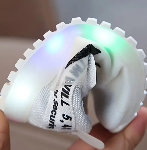 LumoStep – LED-Kindersneaker mit rutschfester Sohle