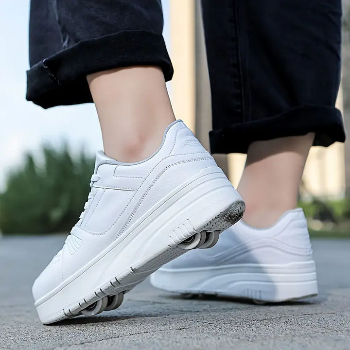 Weiße Damen-Sneaker, bequem, rutschfest, für Alltag und Sport, auf Gehweg getragen.