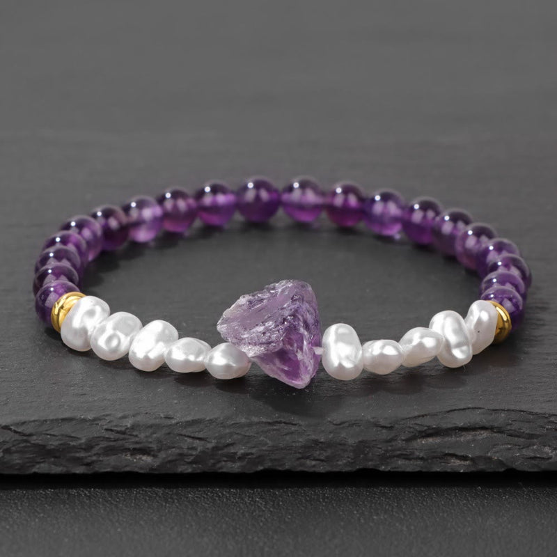 Armband aus Amethyst und Perlen, lila und weiß, handgefertigt, Schmuck für Damen.