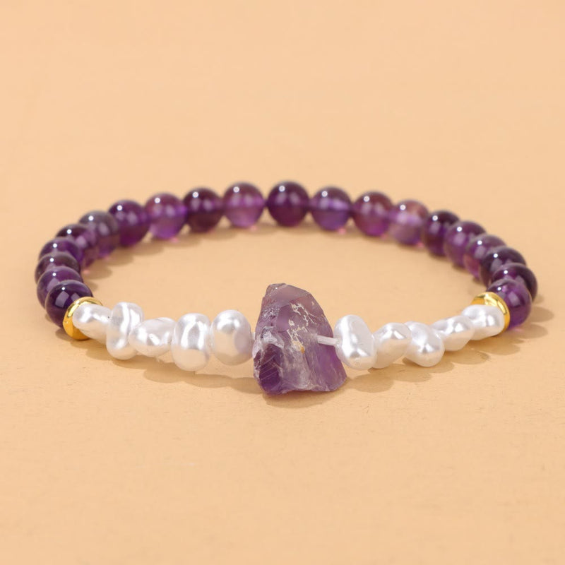 Armband aus Amethyst und Perlen, lila und weiß, Schmuck für Damen, Edelstein-Accessoire.