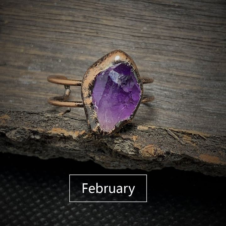 Rohstein Amethyst Ring, Februar Geburtsstein, handgefertigt, Kupferfassung, lila Edelstein.