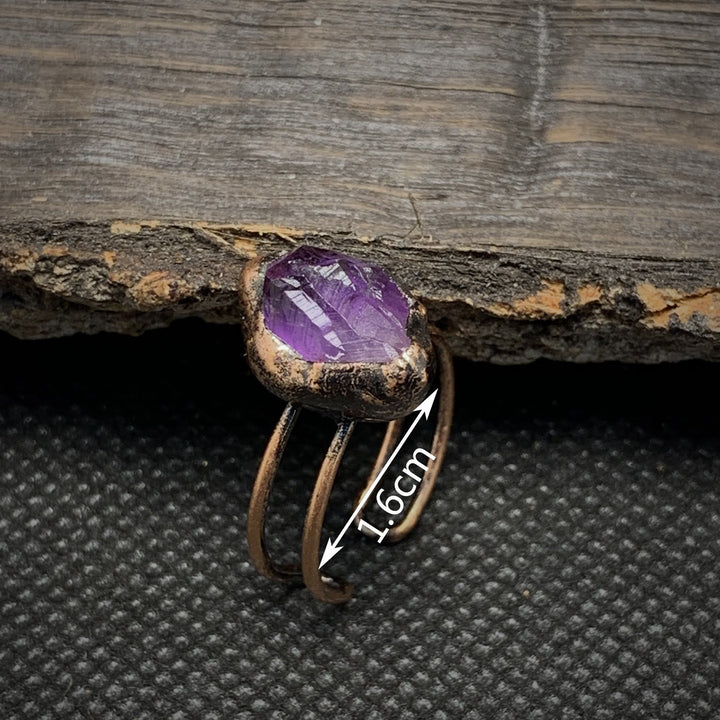 Rostfreier Stahlring mit lila Amethyst, handgefertigt, 1,6 cm, rustikales Design.