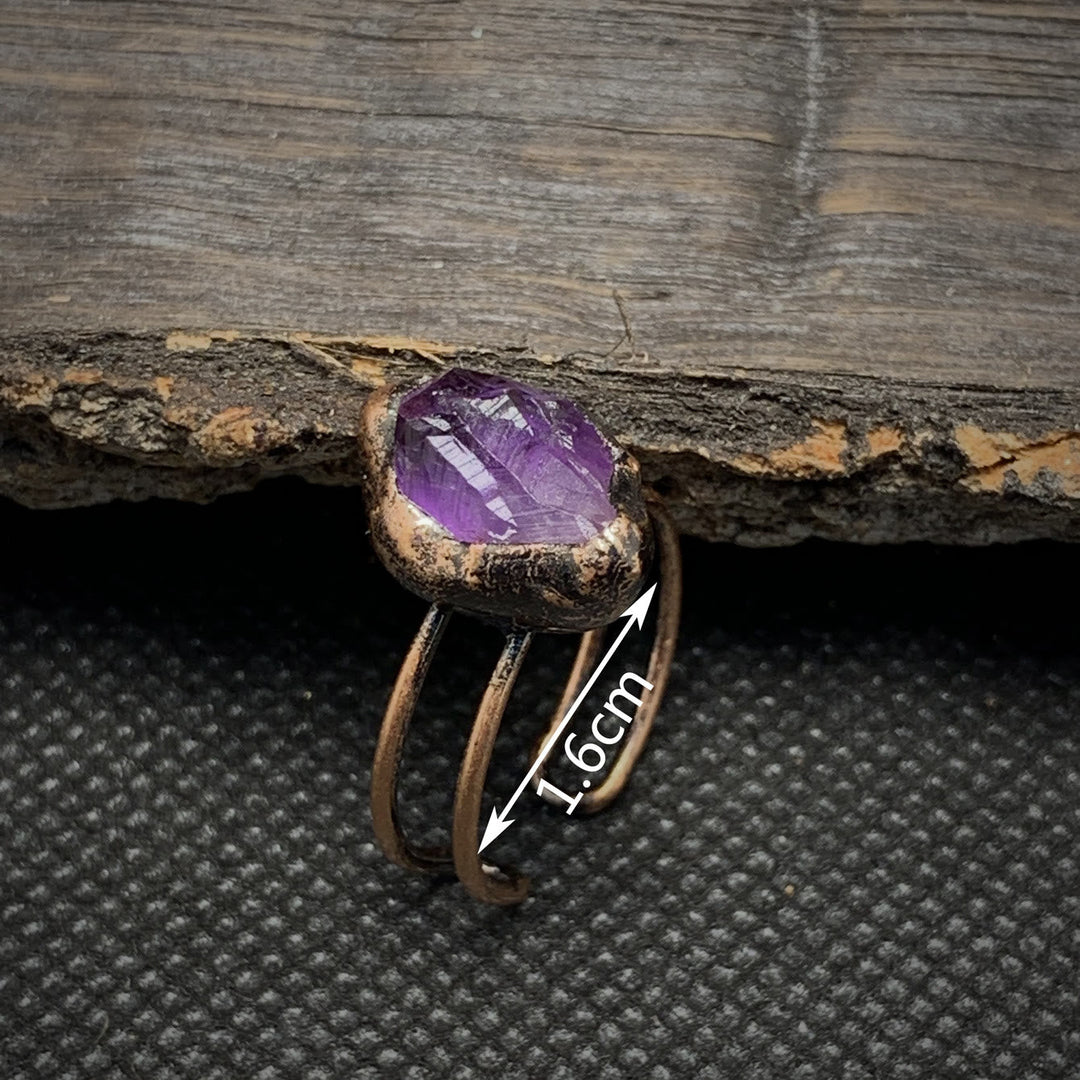 Rostfreier Stahlring mit rohem Amethyst, handgefertigt, lila Kristall, 1,6 cm, rustikales Design.