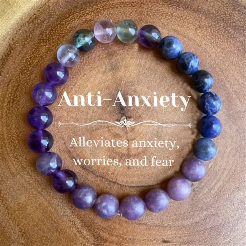 Anti-Angst Armband aus Amethyst, lila, beruhigend, Stressabbau, Heilstein, Holzuntergrund
