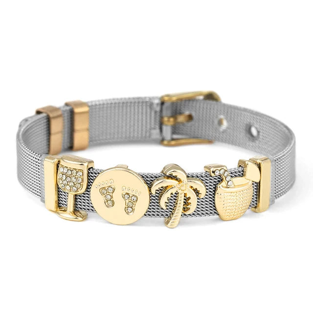 Silbernes Armband mit goldenen Charms, Palmen- und Cocktail-Design, Edelstahl, Damenaccessoire.