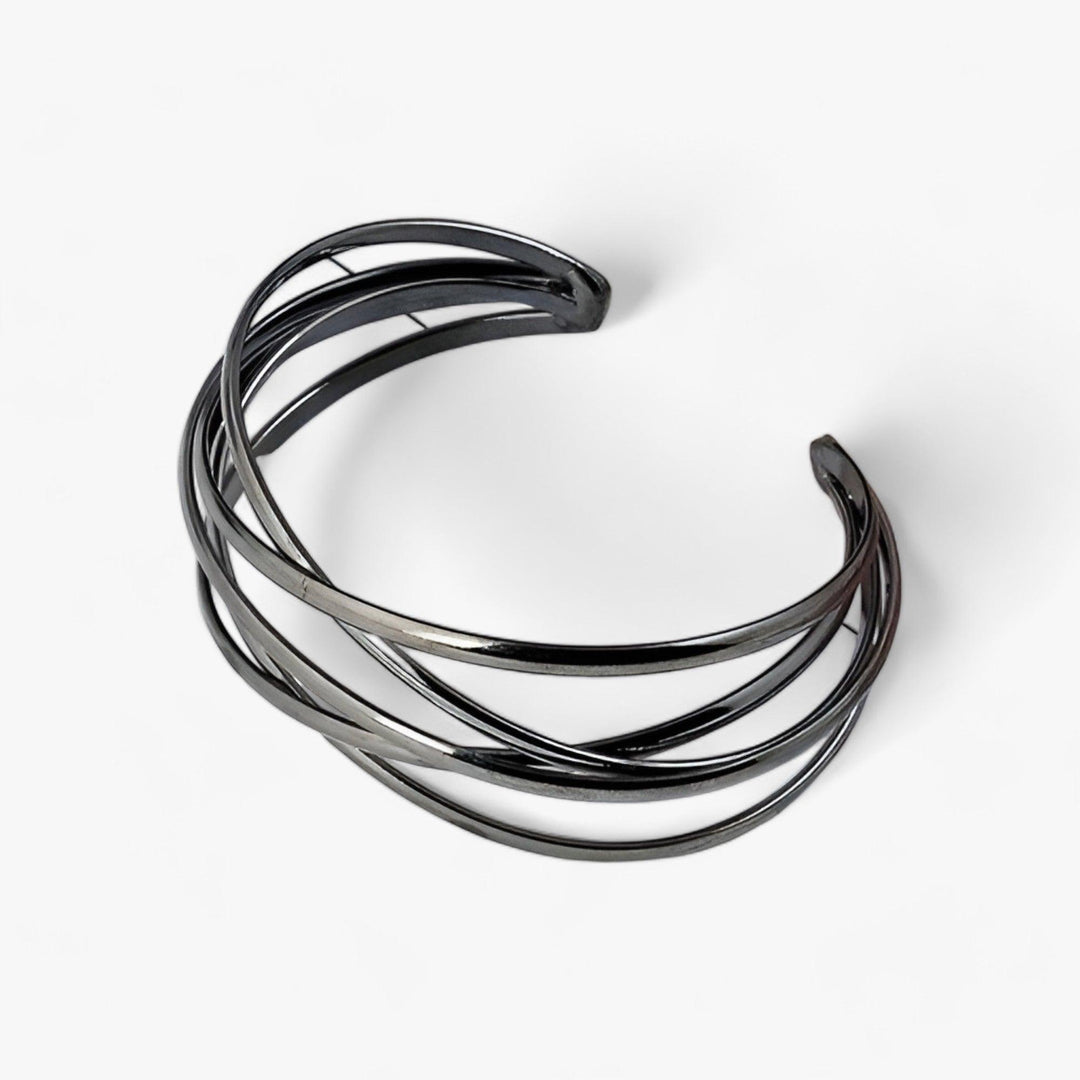 Schwarzes Edelstahl-Armband, modernes Design, offener Armreif, eleganter Schmuck für Damen.
