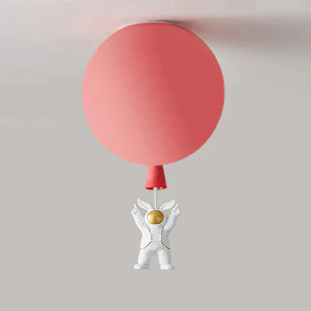 Rote Ballon-Deckenlampe mit hängendem Astronauten, modernes Kinderzimmer-Dekor.