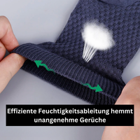 Dunkelblaue atmungsaktive Socke mit Feuchtigkeitsableitung, verhindert Gerüche, Nahaufnahme.