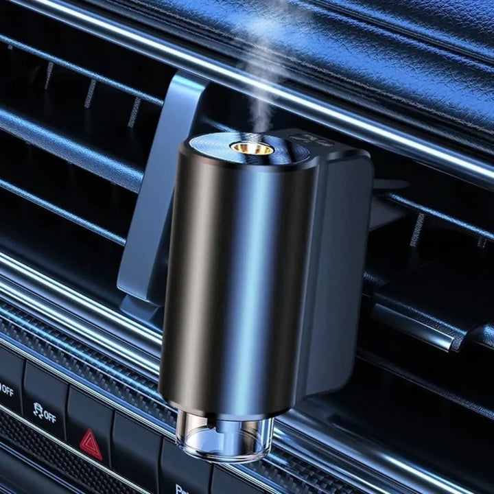 Schwarzer Auto-Aromatherapie-Diffusor, montiert, mit Dampf, für frischen Duft im Fahrzeug.