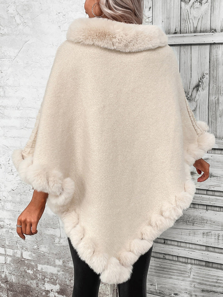 Damen Poncho aus Kunstpelz, beige, elegant, warm, Wintermode, stilvoller Umhang, Strickdesign