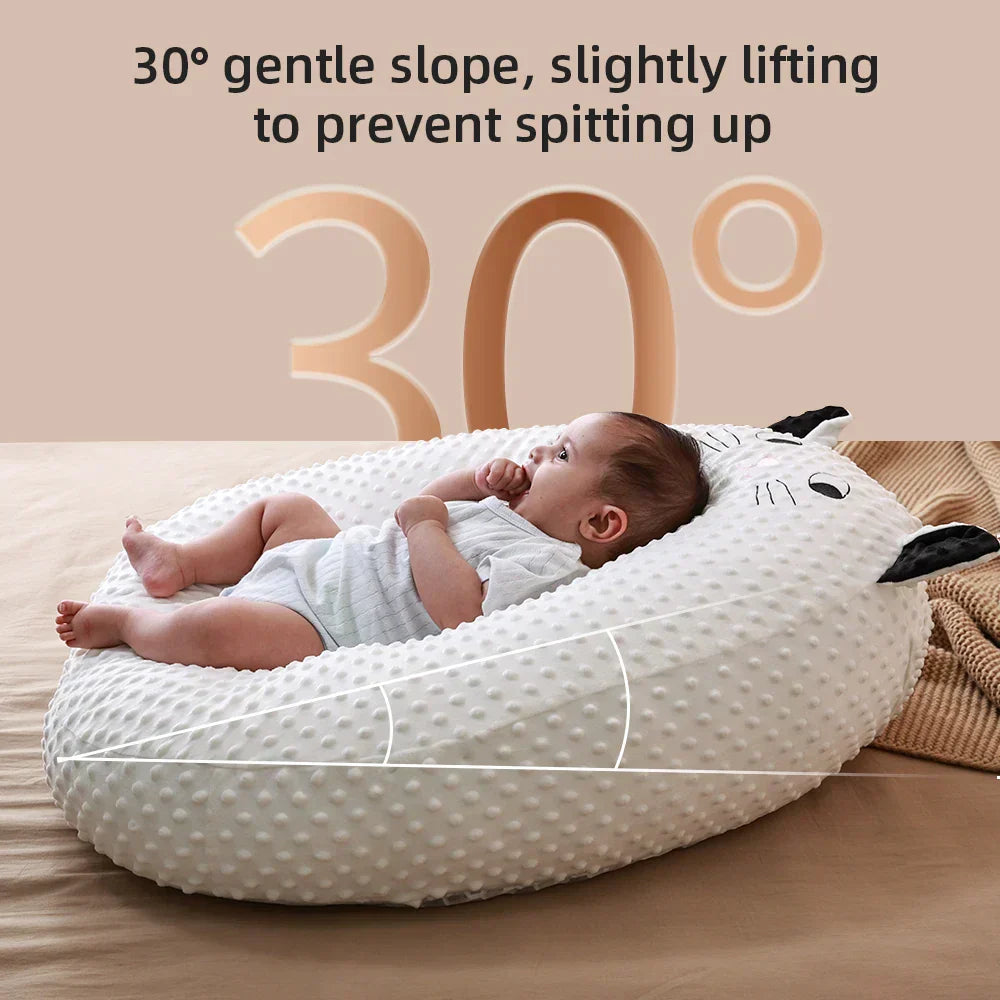 Baby-Lagerungskissen, weiß, 30° Neigung, Anti-Spucken, ergonomisch, weiches Material.