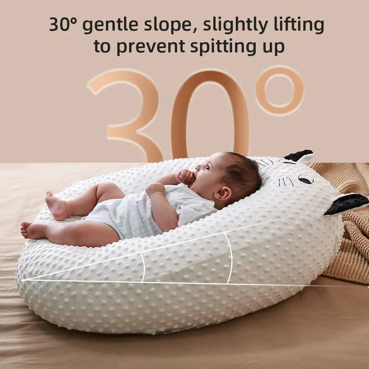 Baby-Lagerungskissen, weiß, 30° Neigung, Anti-Spucken, ergonomisch, weiches Material.