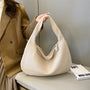 Beige geflochtene Handtasche aus Leder, modisch, Damenaccessoire, elegant, stilvoll.