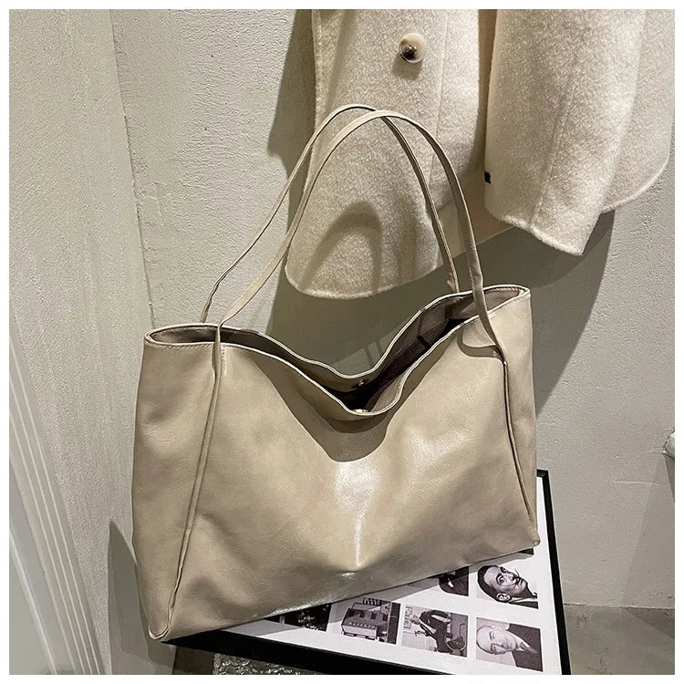 Beige Ledertasche, Damen, groß, elegant, modisch, Schultertasche, Accessoire, stilvoll, modern