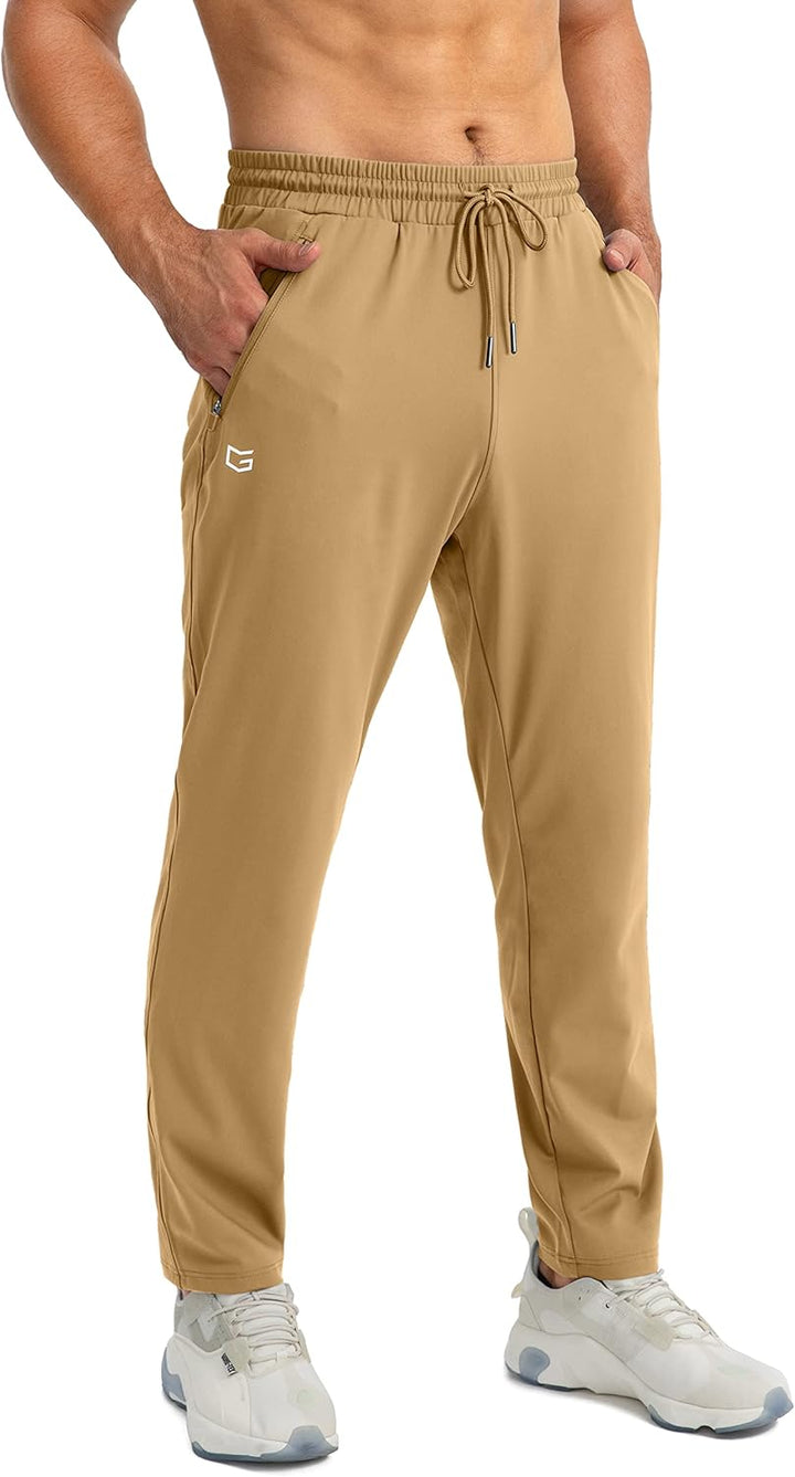 Männer Jogginghose beige, elastisch, mit Taschen, ideal für Fitness und Freizeit.