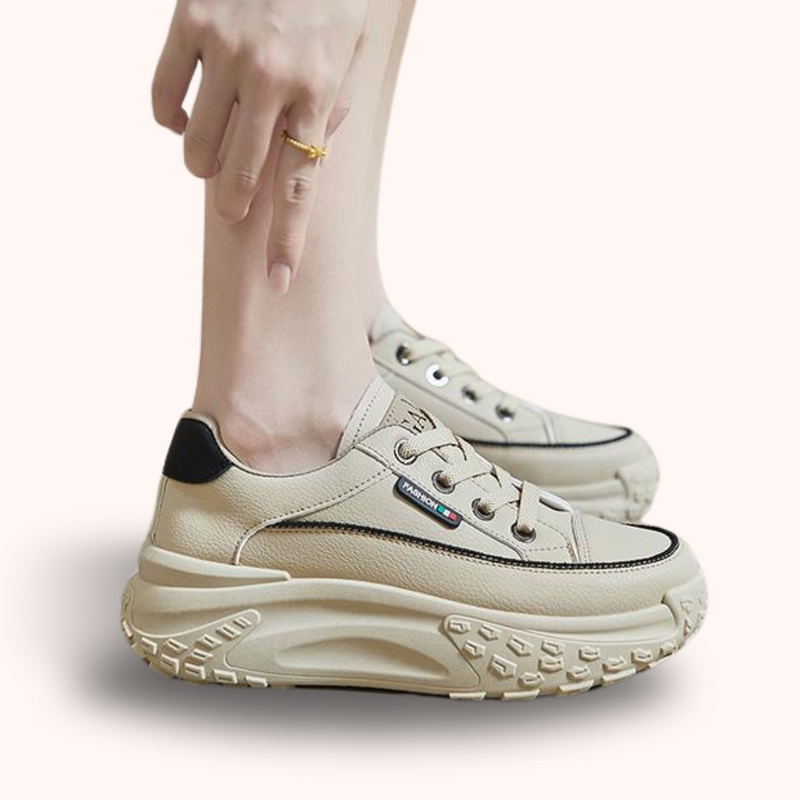 Beige Sneaker mit dicker Sohle, Damenmode, lässiger Stil, bequem, trendige Freizeitschuhe.