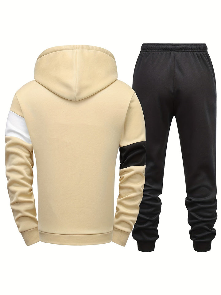 Beige Kapuzenpullover und schwarze Jogginghose, Herren-Sportanzug, Freizeitmode.