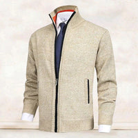 Beige Herren-Strickjacke mit Reißverschluss, eleganter Stil, ideal für Business-Mode.