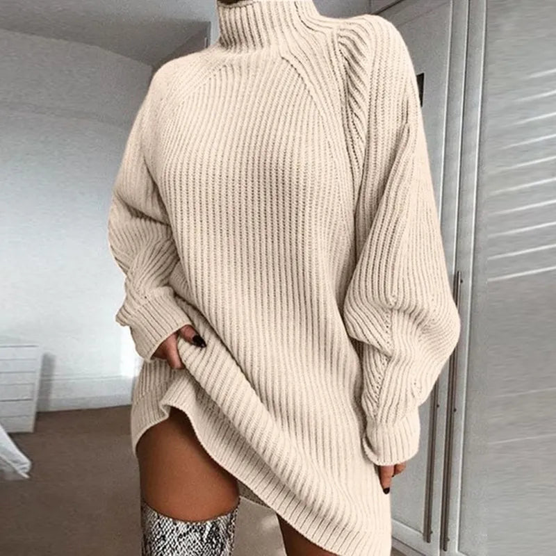Beiger Strickpullover mit Rollkragen, Damenmode, lässig, warm, Herbst-Winter-Outfit.