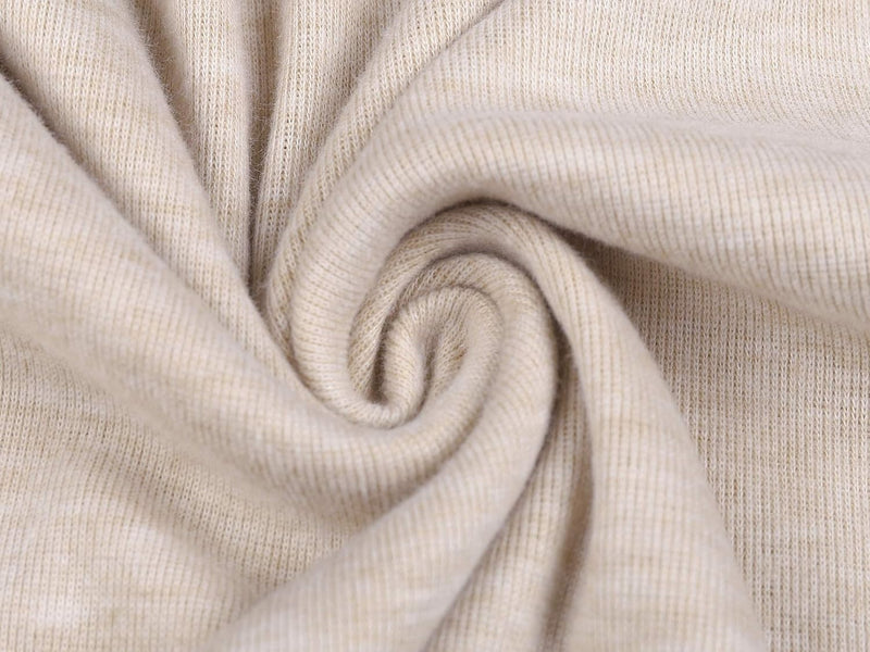 Beiger Strickstoff, Baumwolle, Nahaufnahme, weiche Textur, ideal für Kleidung und Heimtextilien.