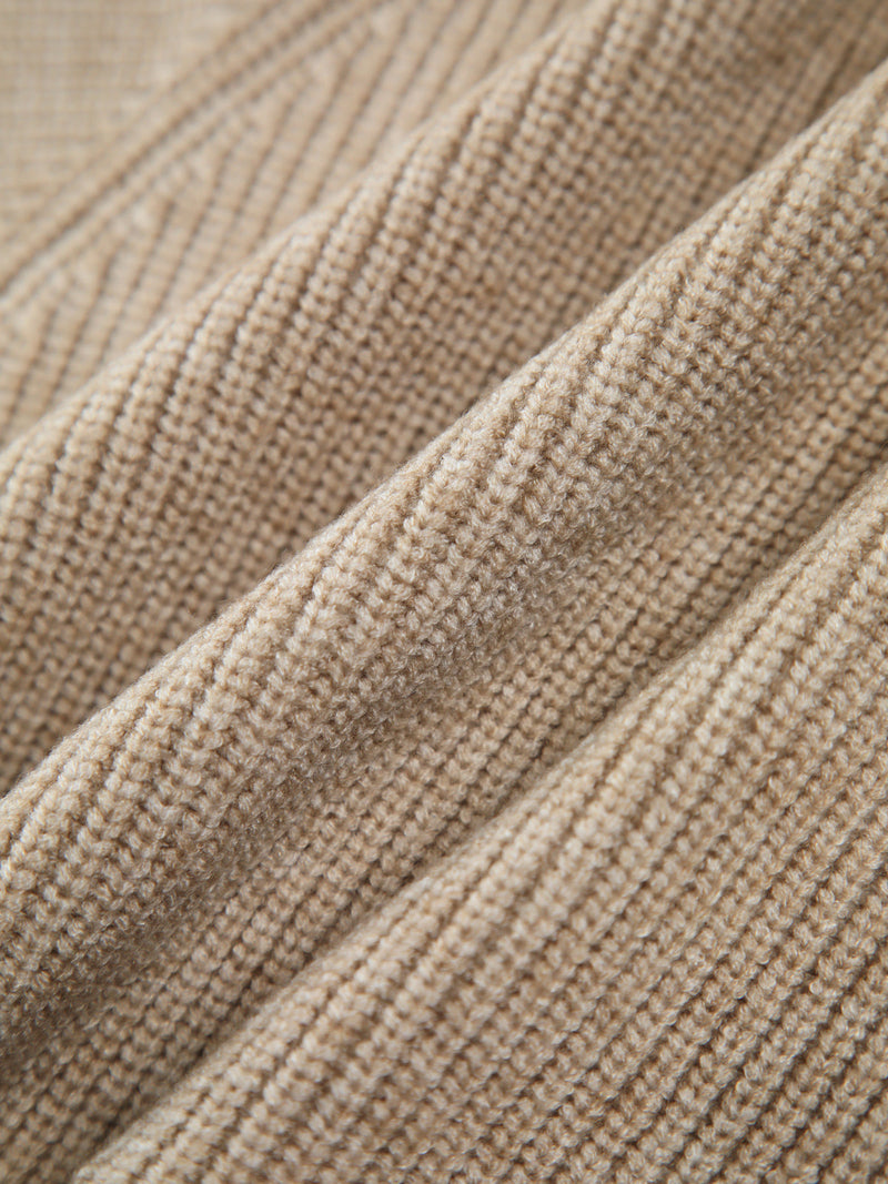 Beiger Strickstoff, Nahaufnahme, weiche Textur, hochwertige Wolle, Mode, Bekleidungsmaterial.