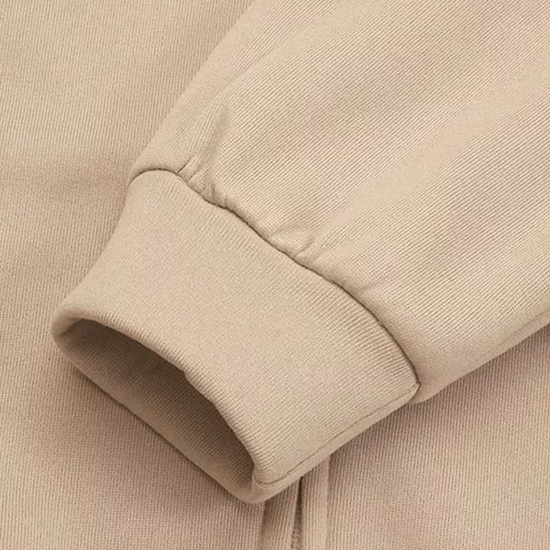 Beiger Baumwollpullover-Ärmel, geripptes Bündchen, weiches Material, modische Freizeitkleidung.