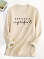 Beiger Pullover mit Aufschrift "Perfectly Imperfect", flauschiges Innenfutter, Damenmode.