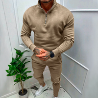 Beiger Herren-Trainingsanzug mit Reißverschluss, Langarm, sportlich, modern, bequem.