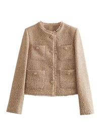 Beige Damen Tweed-Jacke mit Knöpfen, eleganter Stil, Herbstmode, klassisches Design.