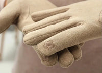 Beige Damenhandschuhe aus Wolle, warm und elegant, ideal für Wintermode und kaltes Wetter.